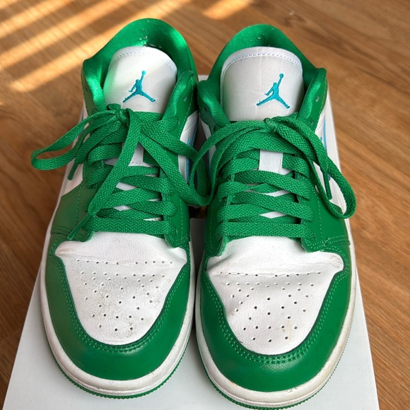 Nike Women’s Air Jordan 1 Low - Picture 2 of 5